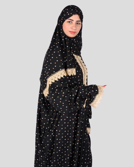 صورة شرشف صلاة نسائي ببتصميم دانتيل